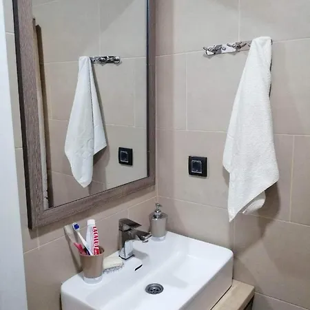 Golden View P82 - Milmari &