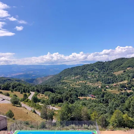 Golden View P82 - Milmari & *