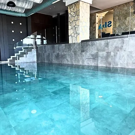 Golden View P82 - Milmari & *