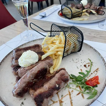 Golden View P82 - Milmari & * 科帕奥尼克