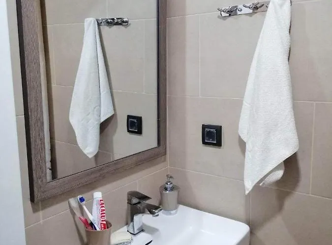 Golden View P82 - Milmari &