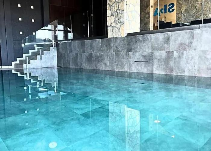 Golden View P82 - Milmari & *