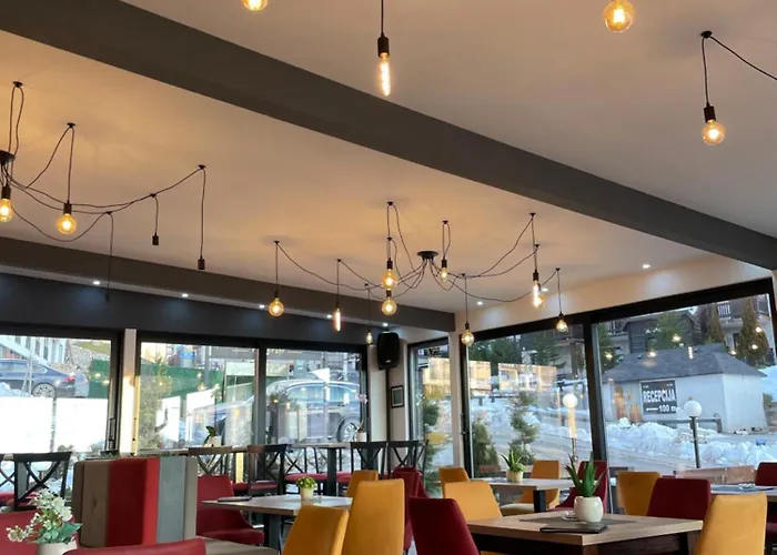 Golden View P82 - Milmari & 科帕奥尼克